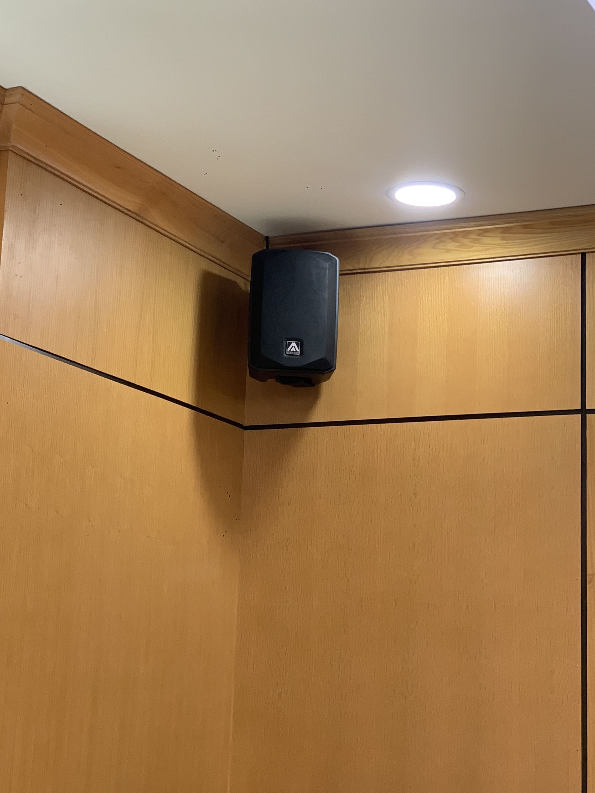 Loa đã được sắp xếp đúng chỗ