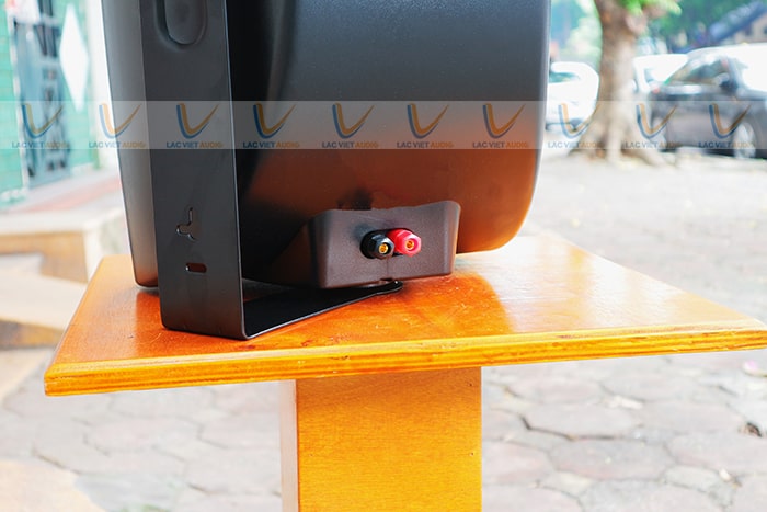 Cổng kết nối của loa Asima H-560D