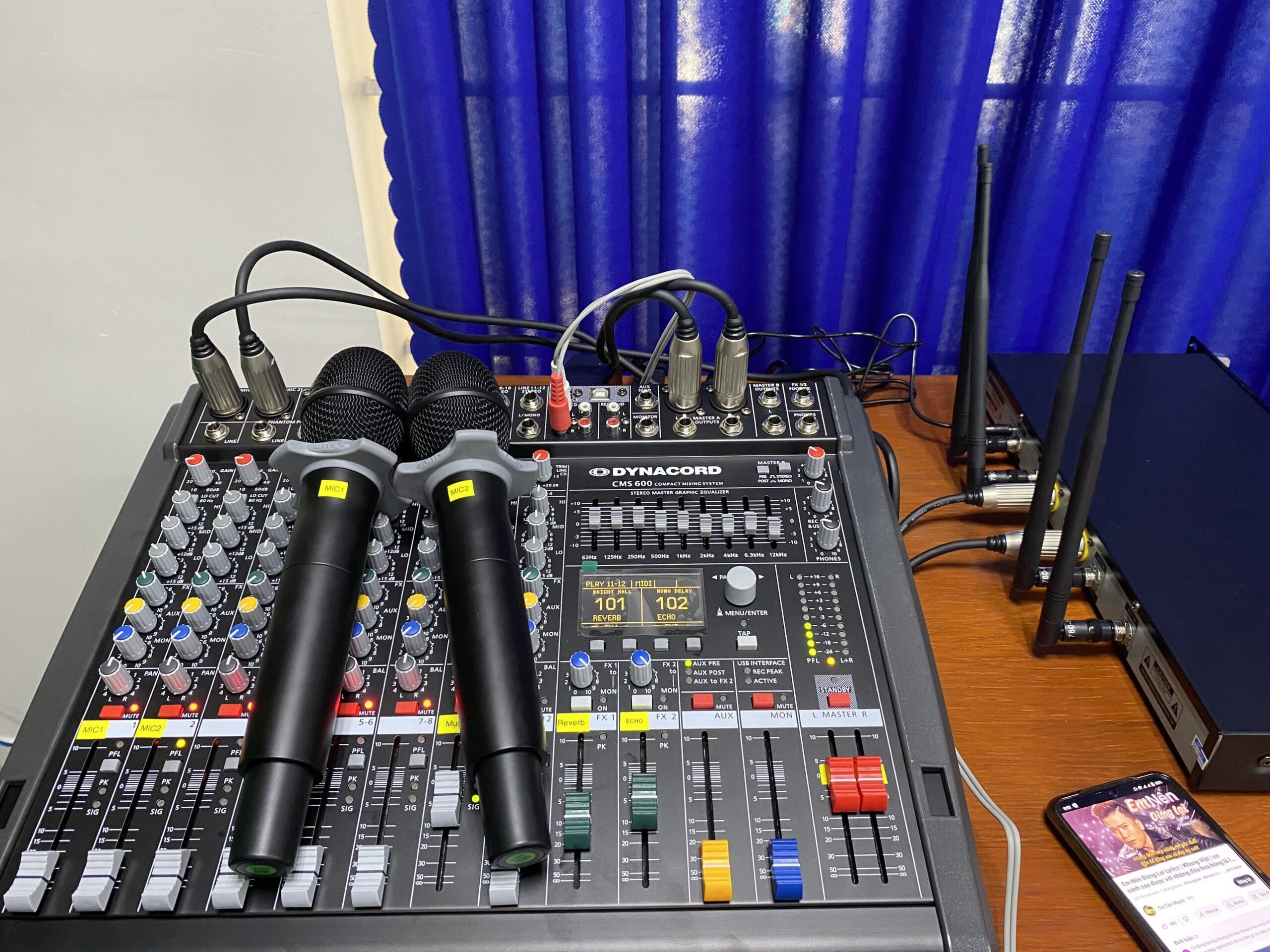 Bàn mixer và micro không dây mang đến chất lượng âm thanh tuyệt vời