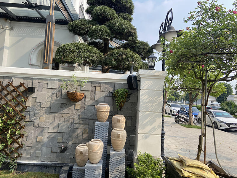 Loa được lắp đặt ở ngoài trời cho chất lượng âm thanh hoàn hảo