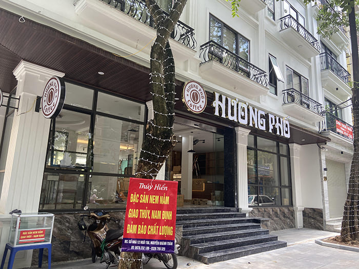 Quán cafe Hương Phố mang vẻ đẹp sang trọng, cao cấp.