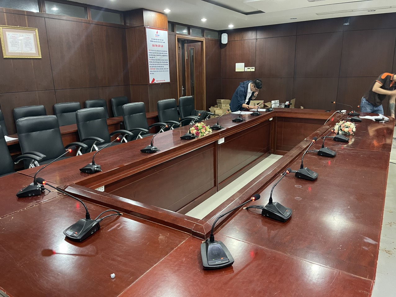 Lắp Đặt Âm Thanh Phòng Họp Tại Đại Học Dầu Khí Việt Nam 4 z5123016791861 94b8dfe03f248d6a1f8f186008d30743 1