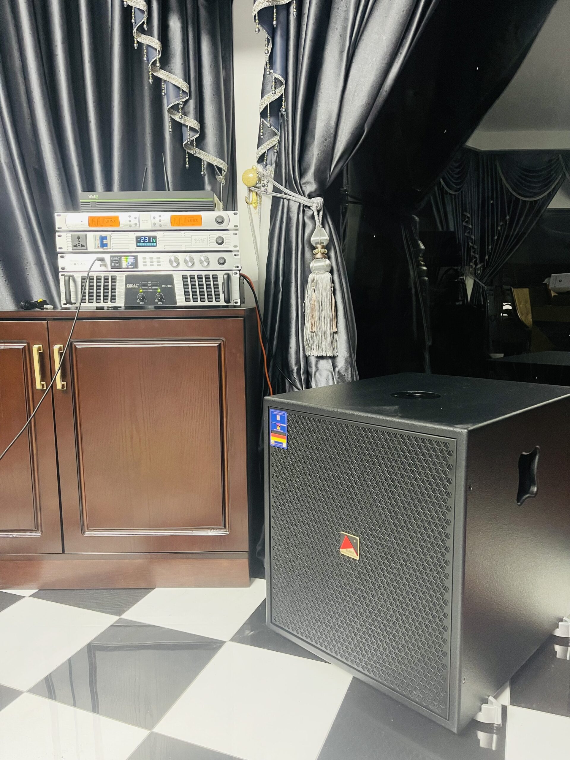 DÀN ÂM THANH KARAOKE GIA ĐÌNH 4 z5406957421563 3dca222abe77686b3d8c10dcc3326c9a scaled